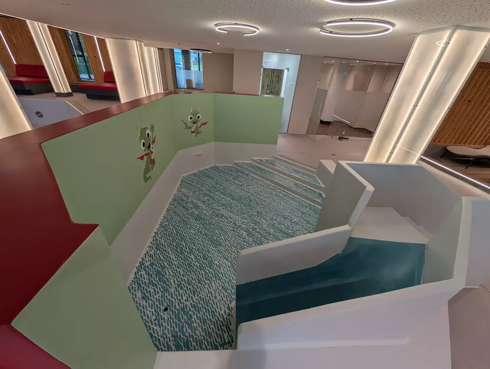 Hotel Bellevue, Sanierung Poolbereich, Kinderbereich, Liegen, PT Beschichtungen Vorarlberg