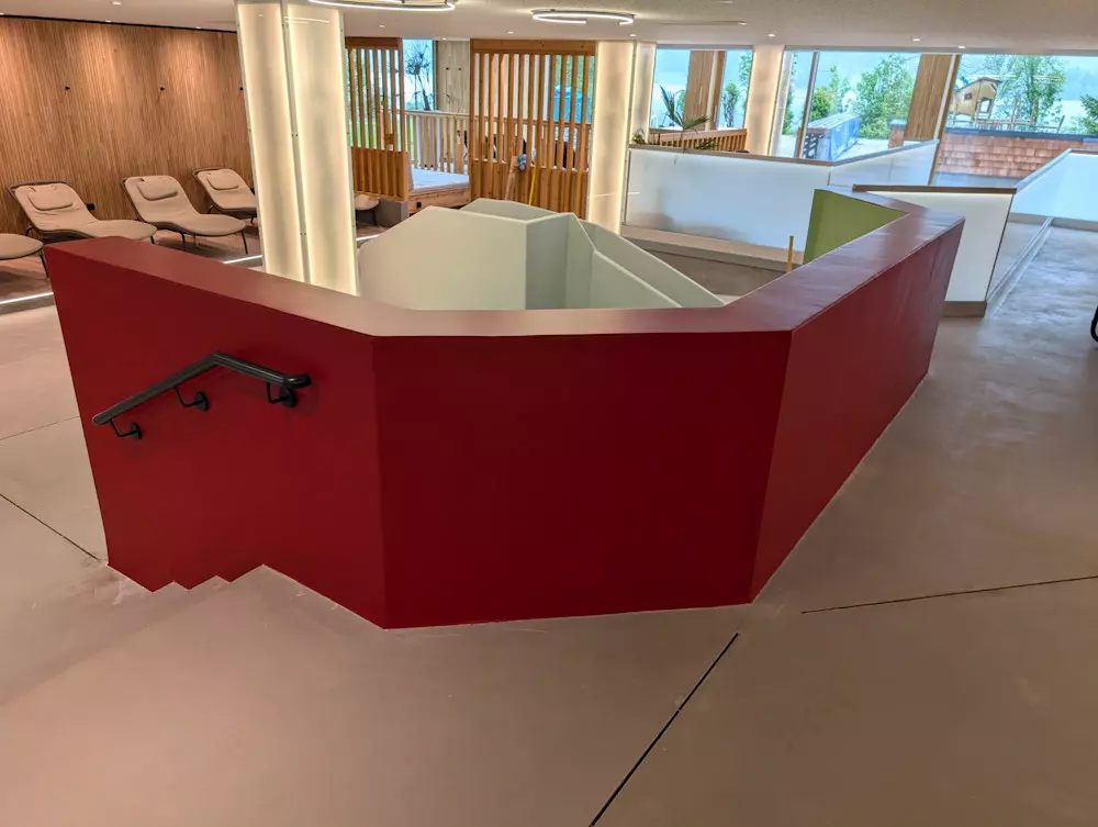 Hotel Bellevue, Sanierung Poolbereich, Kinderbereich, Liegen, PT Beschichtungen Vorarlberg