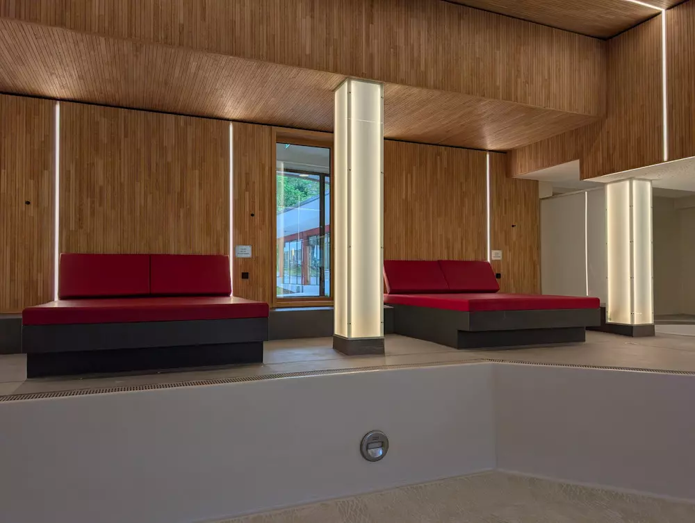 Hotel Bellevue, Sanierung Poolbereich, Kinderbereich, Liegen, PT Beschichtungen Vorarlberg