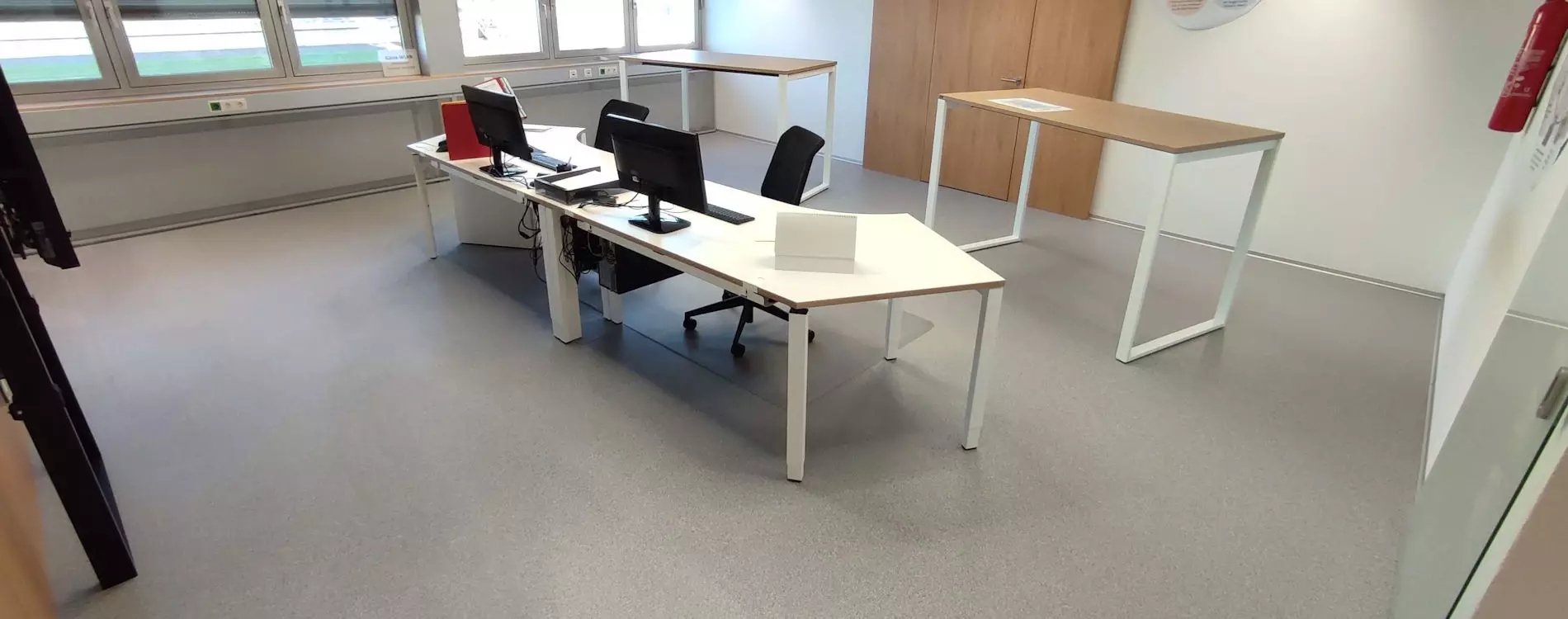 PT-Beschichtungen, Haus, Pool, Industrie, Fugenfrei, Polywall Wand Beschichtung, Polyfloor Boden Beschichtung, fugenlose Wandbeschichtung, fugenloses Bad ohne Fliesen, moderne Bodenbeschichtung, Innovative Beschichtungen, Hydrocoating, Steinteppich, Poolbeschichtungen, Garagen- und Industriebeschichtungen, Ladeflächenbeschichtungen, Philipp Tagwercher, Meiningen, Vorarlberg